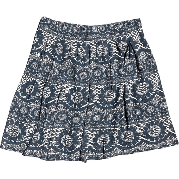 Women’s Gap Skirt Dark Blue and Cream Flower Lace Print Lined Pleated Size 1 - Picture 1 of 13
